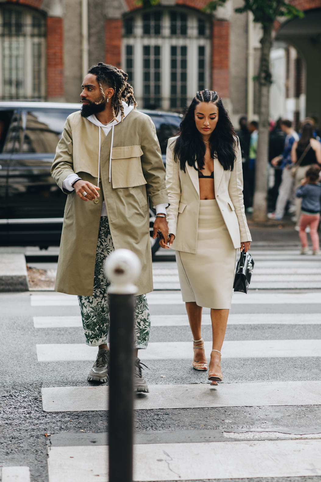 Backstage » Street Style Spring/Summer 2022 Paris Fashion Week  Backstage