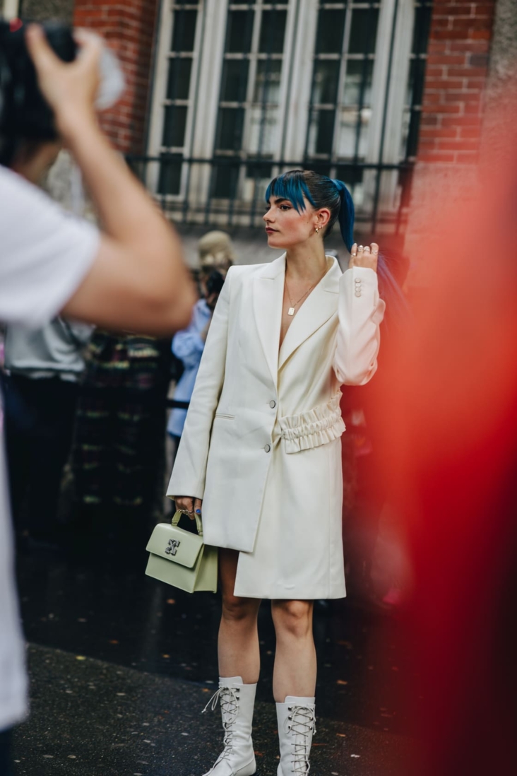 Backstage » Street Style Spring/Summer 2022 Paris Fashion Week - Backstage