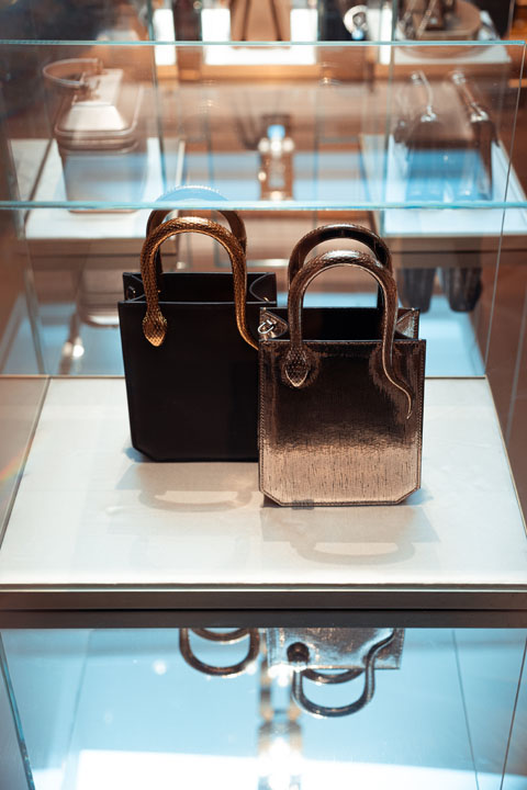 Bulgari on X: Unveiled at Milan Fashion Week, #Bulgari's FW22 collection  captures the brand's iconic designs in a new light — revealing unique  creations like the Serpenti Clutch and the Serpenti Reverse